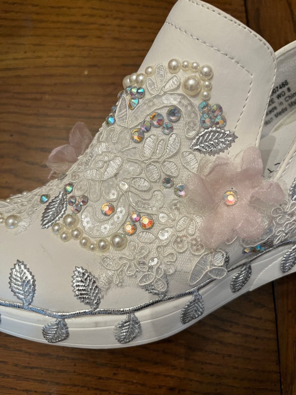 Journee Collection Floral Appliqué Slip-On Shoes, size 8 - Picture 14 of 15